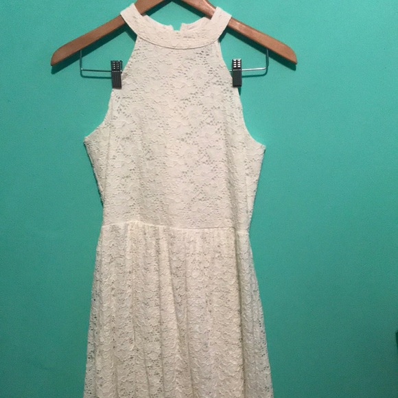 White dress above the knee - Picture 1 of 1